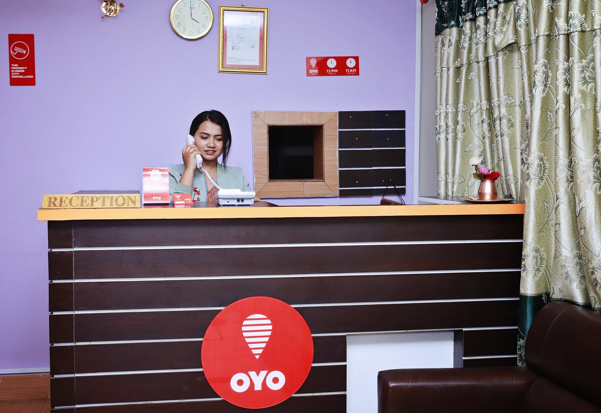 Oyo 575 Api Suites Покхара Экстерьер фото