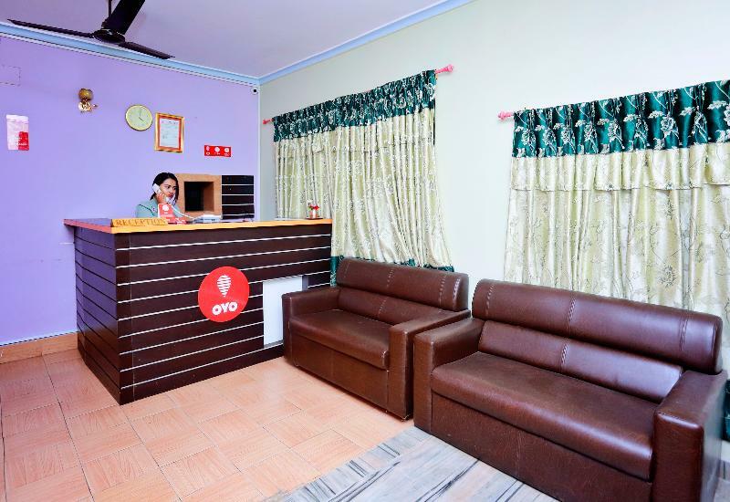 Oyo 575 Api Suites Покхара Экстерьер фото