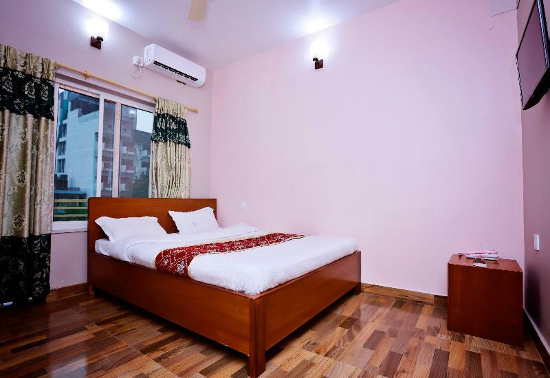 Oyo 575 Api Suites Покхара Экстерьер фото