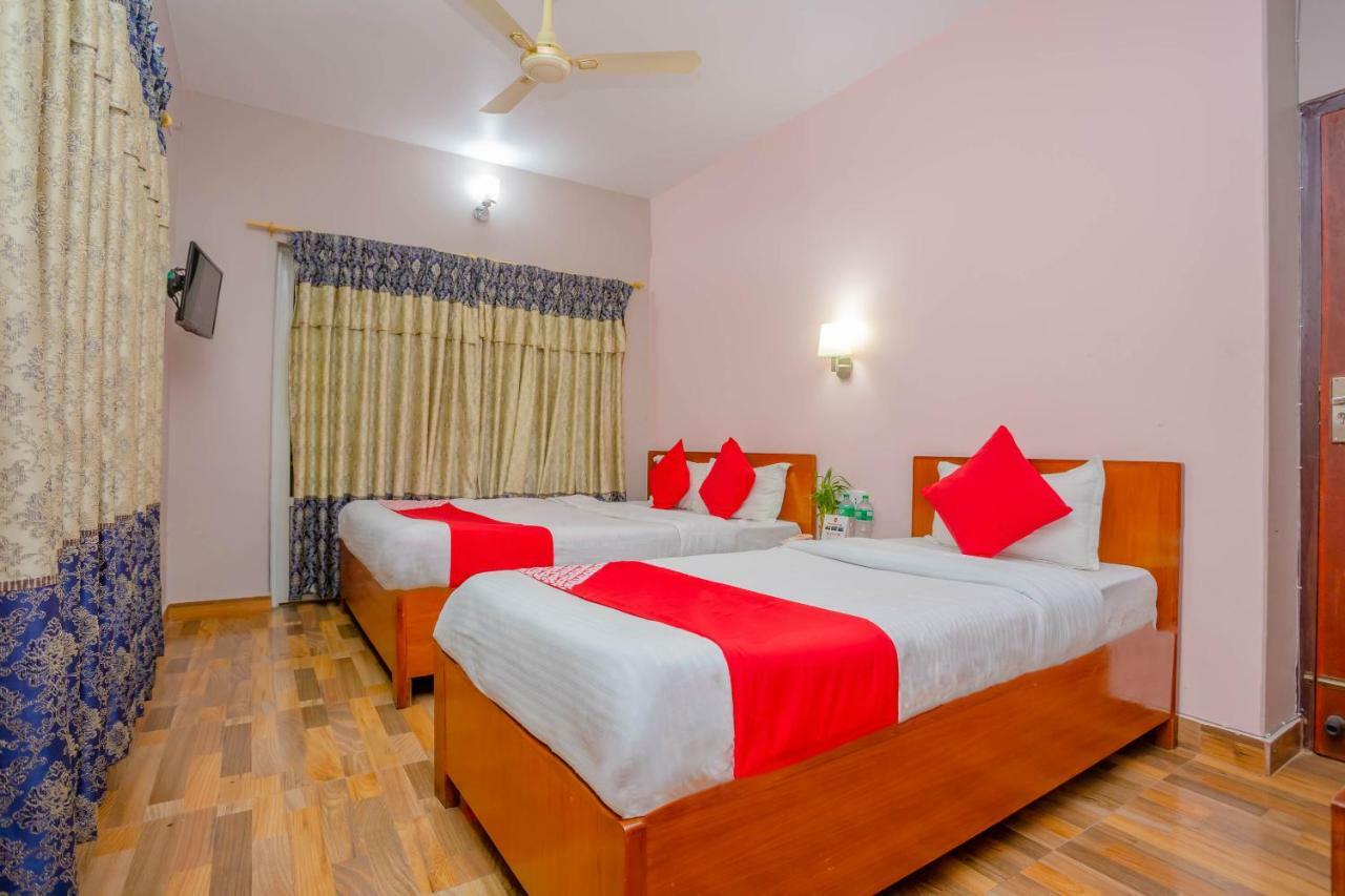 Oyo 575 Api Suites Покхара Экстерьер фото