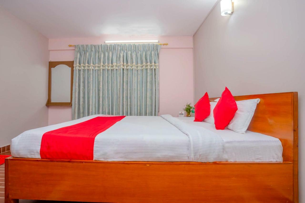 Oyo 575 Api Suites Покхара Экстерьер фото
